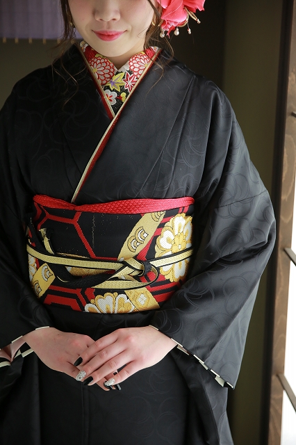 振袖黒 帯締めベーシック 成人式前撮り写真 たちばな
