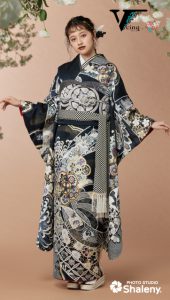 Vサンクの振袖-黒|成人式の新作振袖ご紹介 VC-103