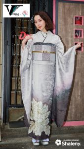 Vサンクの振袖-グレー|成人式の新作振袖ご紹介 VC-95