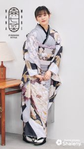 森七菜ちゃん着用の振袖-グレー|成人式の新作振袖ご紹介 MR-1