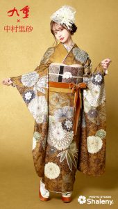 九重 × 中村里砂の振袖-黄色|成人式の新作振袖ご紹介 RN-441