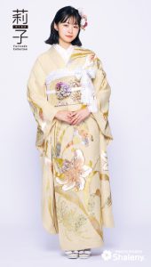 莉子着用の振袖-ベージュ|成人式の新作振袖ご紹介 RK-01