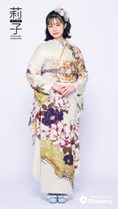 莉子着用の振袖-ベージュ|成人式の新作振袖ご紹介 RK-07