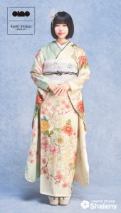 あのちゃん着用の振袖-ベージュ|成人式の新作振袖ご紹介 ANO-003