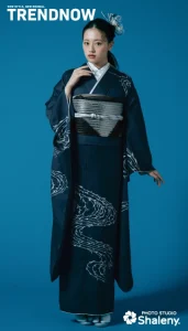 上坂樹里 ×TRENDNOW(トレンドナウ)の振袖-紺|成人記念の新作振袖ご紹介 TN-247
