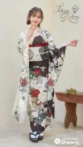 “マーシュ彩ちゃん”着用の振袖-白黒|成人記念の新作振袖ご紹介 TR-608