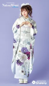 MINAMIちゃん着用“NatsuMimi”の振袖-白|ハタチ記念の新作振袖ご紹介 NAT-205