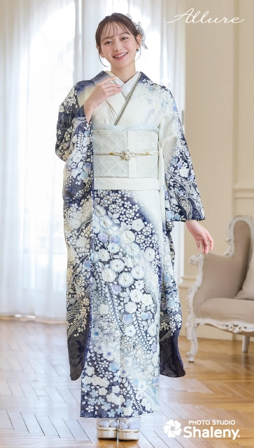 加藤 栞 ×Allure（アリュール）の振袖-白|成人記念の新作振袖ご紹介　AL-303