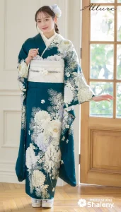 加藤 栞 ×Allure(アリュール)の振袖-青緑|成人記念の新作振袖ご紹介 AL-310