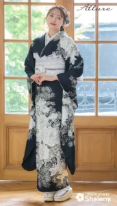 加藤 栞 ×Allure(アリュール)の振袖-黒|成人記念の新作振袖ご紹介 AL-311