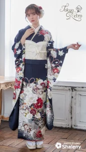 “マーシュ彩ちゃん”着用の振袖-紺|成人記念の新作振袖ご紹介 TR-704