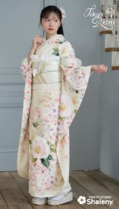 “らんちゃん”着用の振袖-白ベージュ|成人記念の新作振袖ご紹介 TR-706