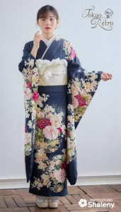 “らんちゃん”着用の振袖-紺|成人記念の新作振袖ご紹介 TR-708