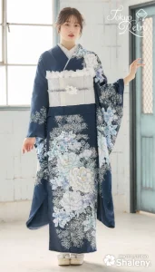 “葛西杏也菜ちゃん”着用の振袖-紺|成人記念の新作振袖ご紹介 TR-713