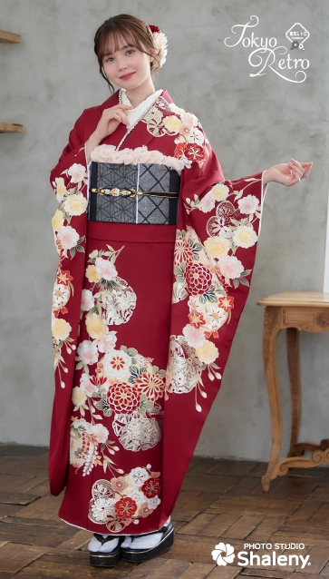 “マーシュ彩ちゃん”着用の振袖-赤｜成人記念の新作振袖ご紹介　TR-715