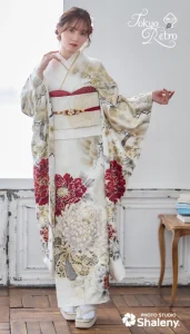 “マーシュ彩ちゃん”着用の振袖-白|成人記念の新作振袖ご紹介 TR-716