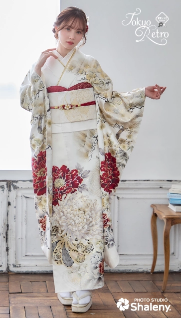 “マーシュ彩ちゃん”着用の振袖-白｜成人記念の新作振袖ご紹介　TR-716