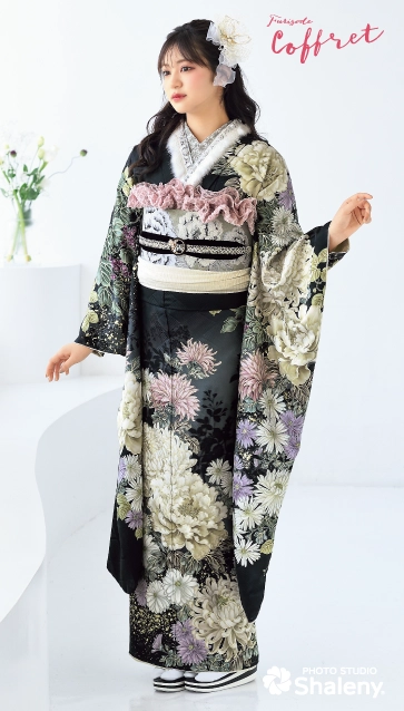 “代田萌花ちゃん”着用の振袖-黒｜成人記念の新作振袖ご紹介　CF-607