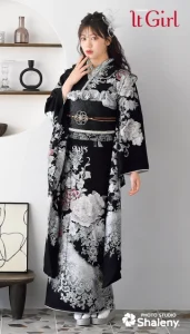 “代田萌花ちゃん”着用の振袖-黒|成人記念の新作振袖ご紹介 IT-2603