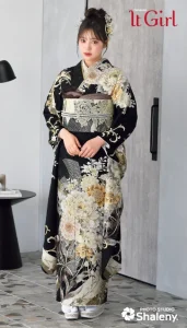 “代田萌花ちゃん”着用の振袖-黒|成人記念の新作振袖ご紹介 IT-2607