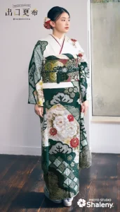 “出口夏希”ちゃんの振袖-緑｜成人記念の新作振袖ご紹介　DN-201