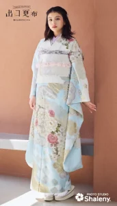 “出口夏希”ちゃんの振袖-水色｜成人記念の新作振袖ご紹介　DN-204