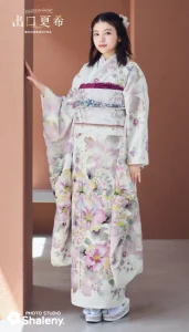 “出口夏希”ちゃんの振袖-白｜成人記念の新作振袖ご紹介　DN-209