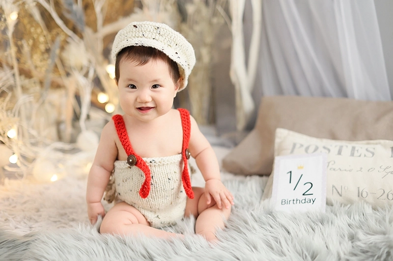 子ども撮影年間約2万人の写真館シャレニーのハーフバースデーフォトおすすめプランをご紹介!!記念写真はデータでしっかり残したい方向けのデータ20カットプラン｜シャレニー