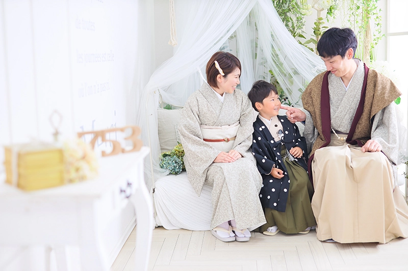「全国こども写真スタジオ」総合ランキング3位のフォトスタジオ｜シャレニーで七五三撮影｜シャレニーの七五三写真撮影ならこんなに素敵な写真が撮れちゃいます｜七五三写真家族撮影の写真①