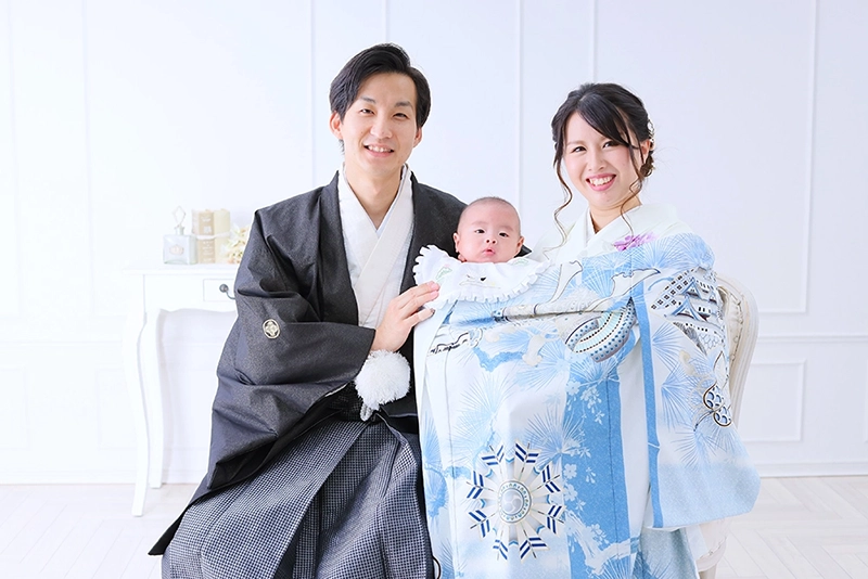 お宮参り撮影のご紹介｜赤ちゃんの成長を願いお参りにいく伝統行事、ご両家のご家族と一緒に｜和装