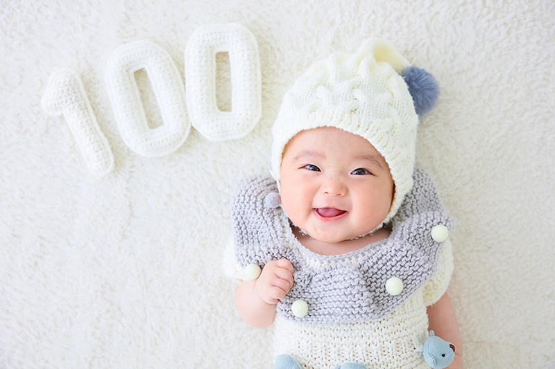 シャレニーの新生児・ニューボーン・お宮参り・ベビー・赤ちゃん撮影のポイント｜自然な表情で赤ちゃんの今しかない撮影できない写真を撮ろう！｜1百日記念の写真