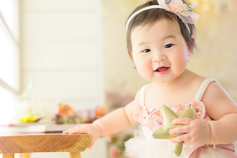 シャレニーの新生児・ニューボーン・お宮参り・ベビー・赤ちゃん撮影のポイント｜自然な表情で赤ちゃんの今しかない撮影できない写真を撮ろう！｜1歳バースデーーの写真
