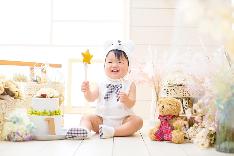1歳バースデーの写真撮影｜初めて迎える誕生日の写真は盛大にお祝い｜着ぐるみ