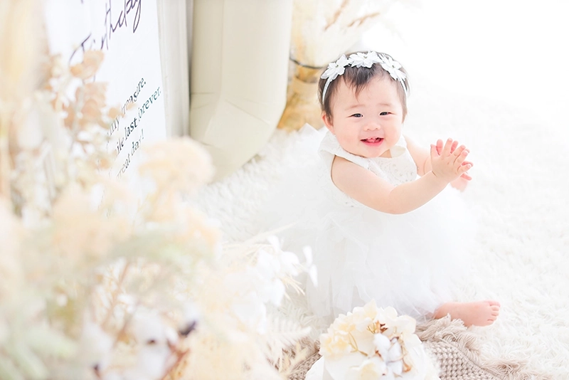 1歳バースデーの写真撮影｜初めて迎える誕生日の写真は盛大にお祝い｜洋装