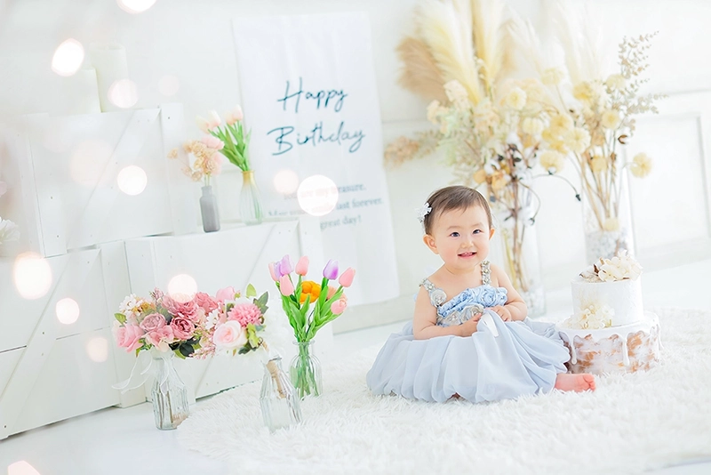 1歳バースデーの写真撮影｜初めて迎える誕生日の写真は盛大にお祝い｜ドレス