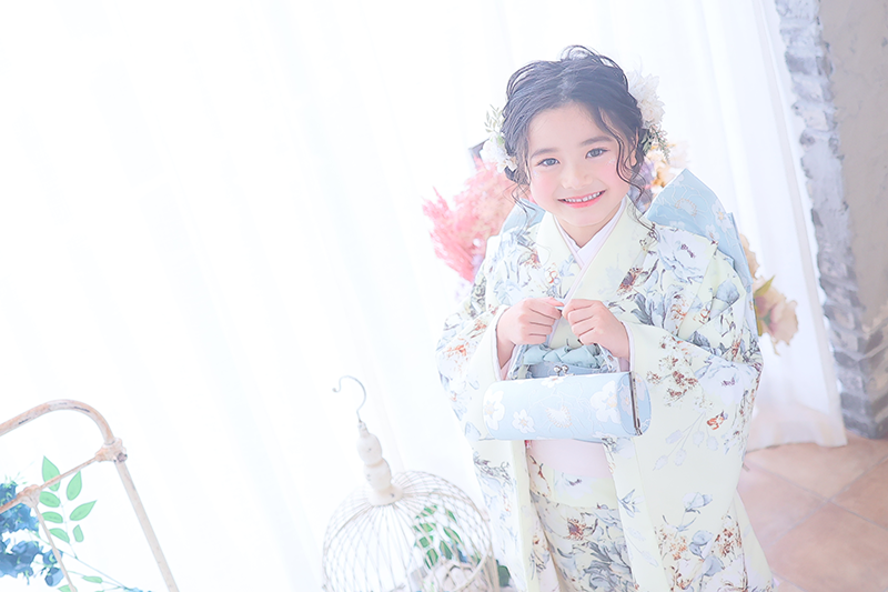 シャレニー衣裳選択、髪型、メイクをして七五三撮影行った7歳の女の子｜写真撮影をした親子の感想1