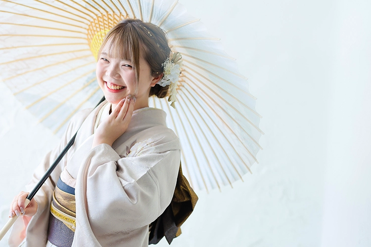 【15,400円～持込振袖撮影プラン】2027年・2028年 成人必見のシャレニー公式｜お持ちの振袖でハタチの思い出を残そう♪写真もデータも1枚から追加購入OK！もちろんアルバムもご用意しております！嬉しい特典：平日ドレスへのお着替え無料、家族写真の撮影が無料｜写真だけの成人式｜シャレニー公式