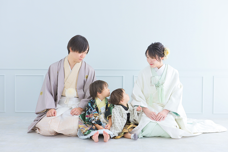 子供と撮影② | 子供とウェディングフォトを撮りませんか？ | 新しい家族との記念撮影 | 結婚記念日の思い出は長野のフォトスタジオシャレニー | 子供と一緒に記念撮影